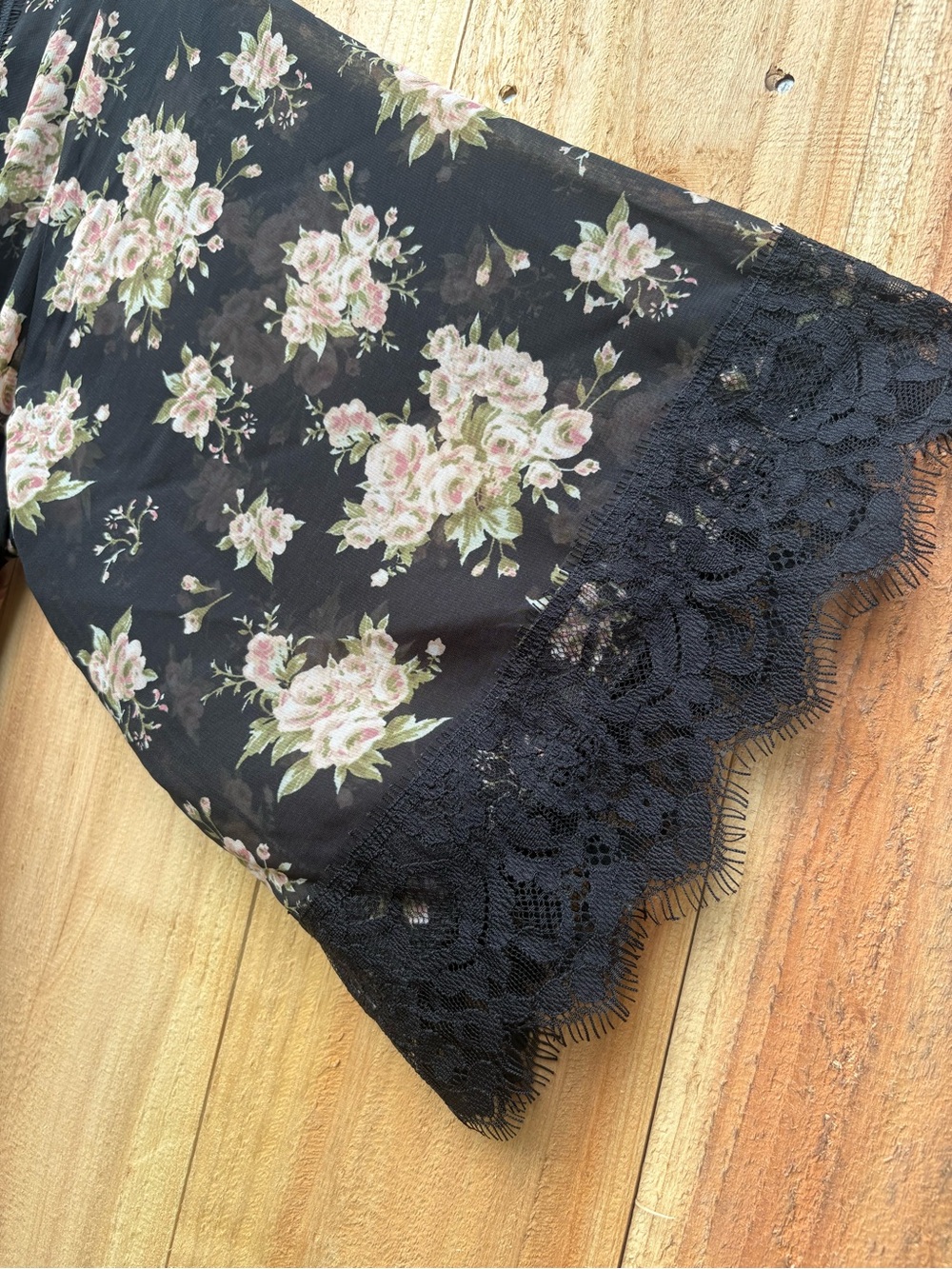 Band of Gypsies Black Dark Floral Sheer Lace-Trim Kimono Robe - Picture 4 of 7